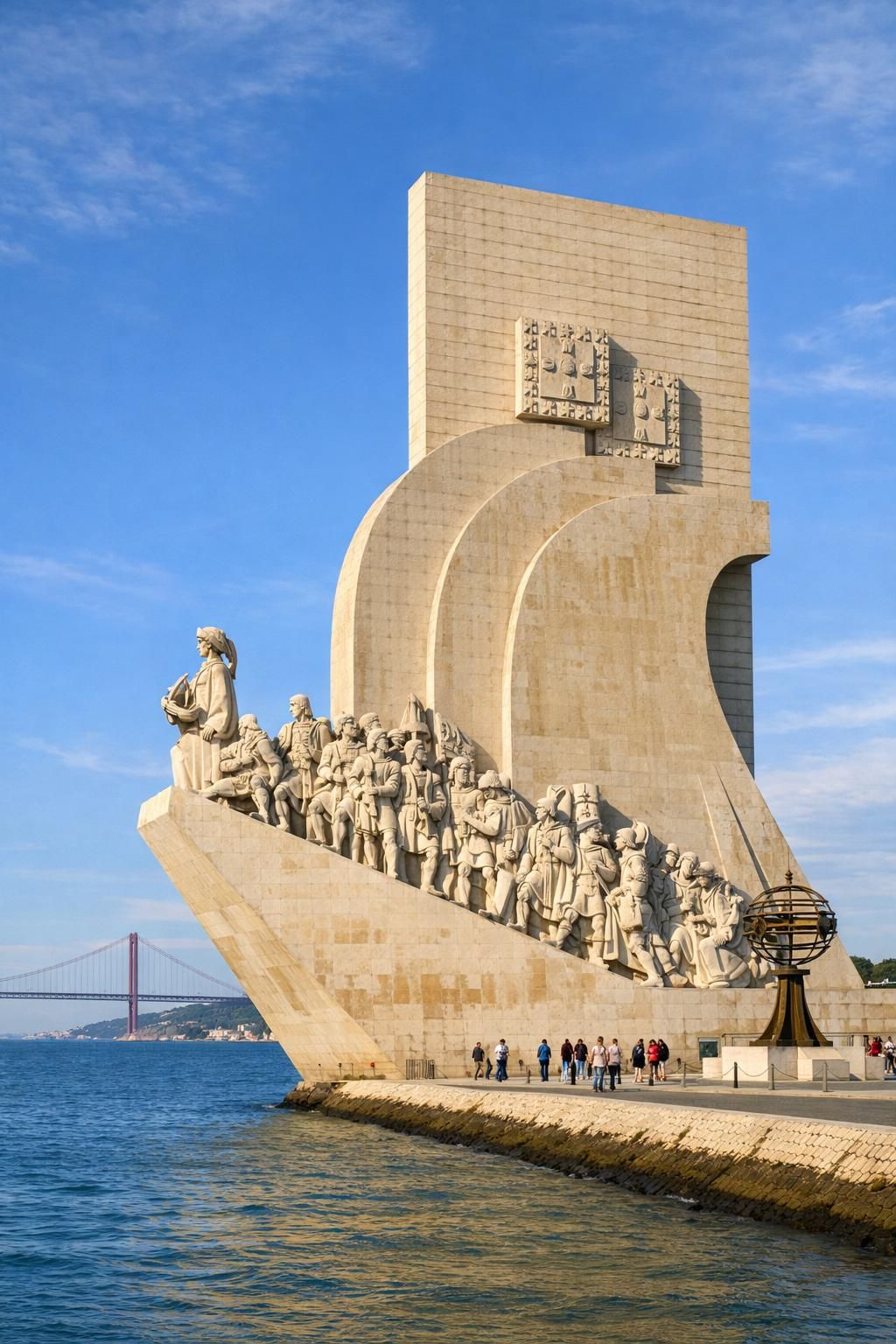 découvrez pourquoi le monument des découvertes à lisbonne est un incontournable, explorant son histoire fascinante, son architecture impressionnante et la vue panoramique qu'il offre sur la ville et le tage.